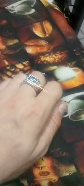 Bague élégante avec pierre