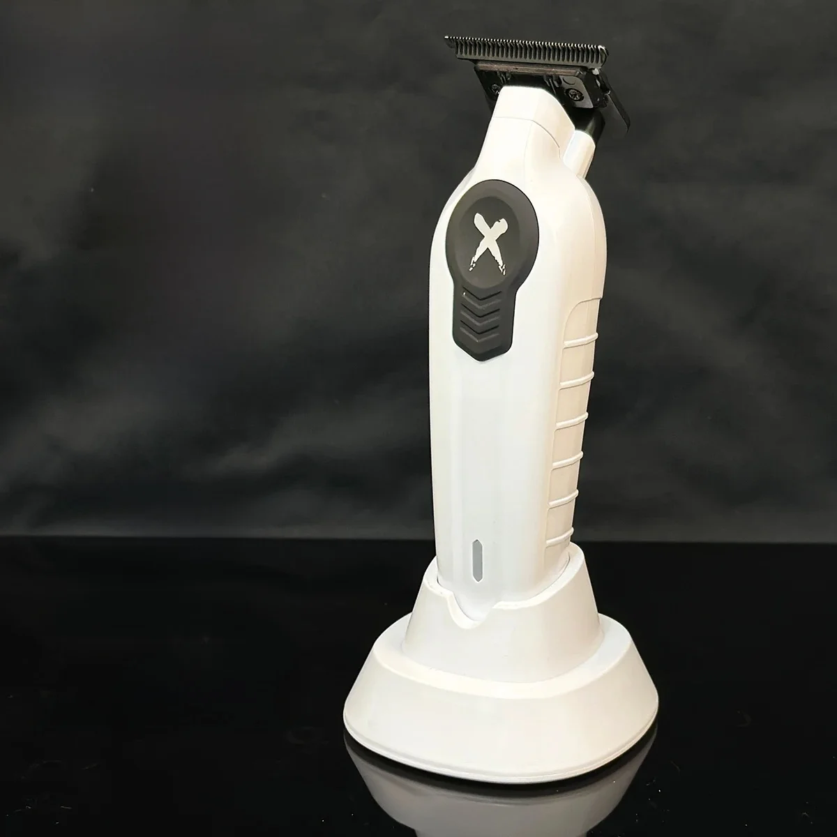 Neues Upgrade 7700 U/min BRDCLIP FA1T Weißer professioneller Haarschneider Barber Gradient 1600 mAh elektrischer Haarschneider mit Ladestation