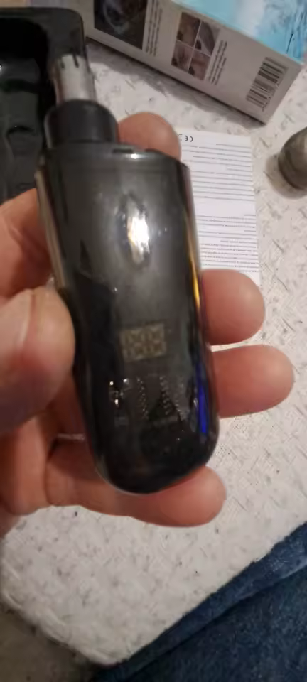 Cliente mostrando su recortadora Trimova