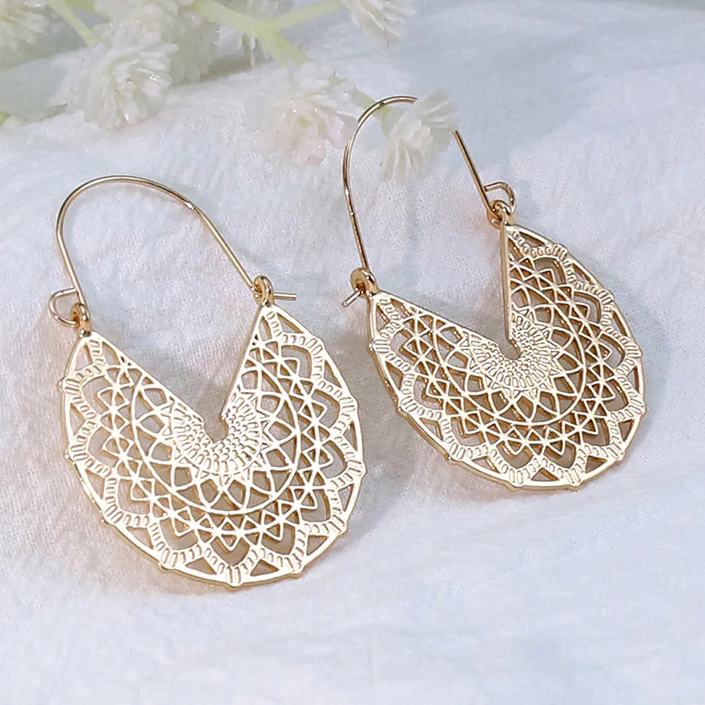 Vintage Ethnic Peach Heart Flower Leaf Dangle Earrings For Women Gold Color Hollow Carved Huggies Indian Earrings Jhumka Jewelry