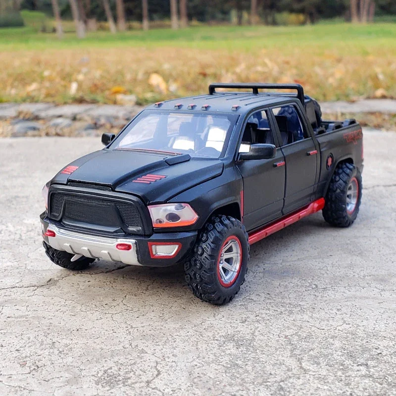 1:32 RAM Pickup Truck Legierungsmodell mit Sound, Licht und Rückfederung – Kinderspielzeug zum Abenteuern Spielen
