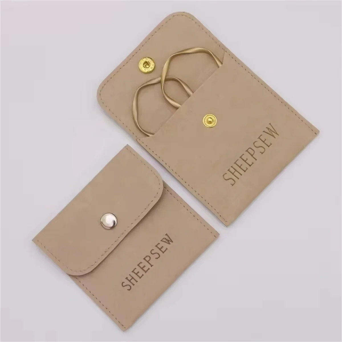 

20 Sheepsew Beige 8*8cm Ultra Fine Fiber Jewelry Pouch with Logo Earrings Necklace Bag Jewelry Pouch with Buckle