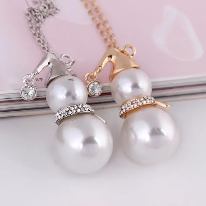 Fashion Cute Christmas Pearl Necklace Girl Snowman Pearl Gourd Clavicle Pendant Ladies Sweater Chain Family Gift