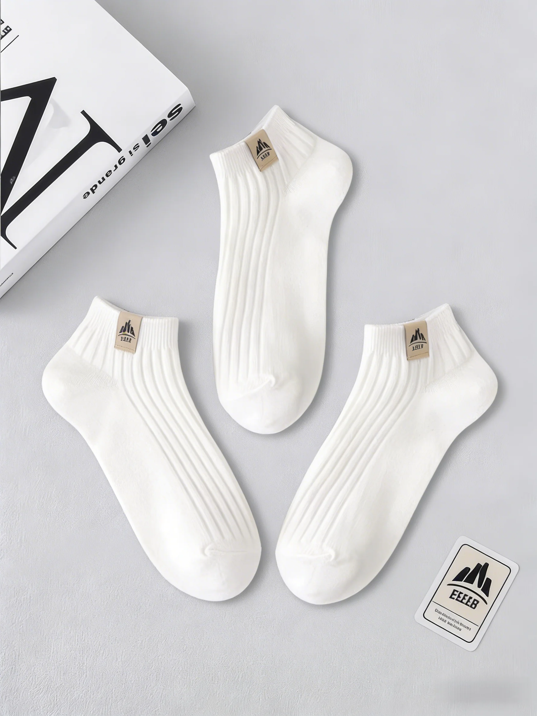 

"All-Season White Ribbed Socks - Mountain Brand Tag, Anti-Slip Heel & Toe, Lightweight Fabric for Casual/Sporty Unisex Wear"