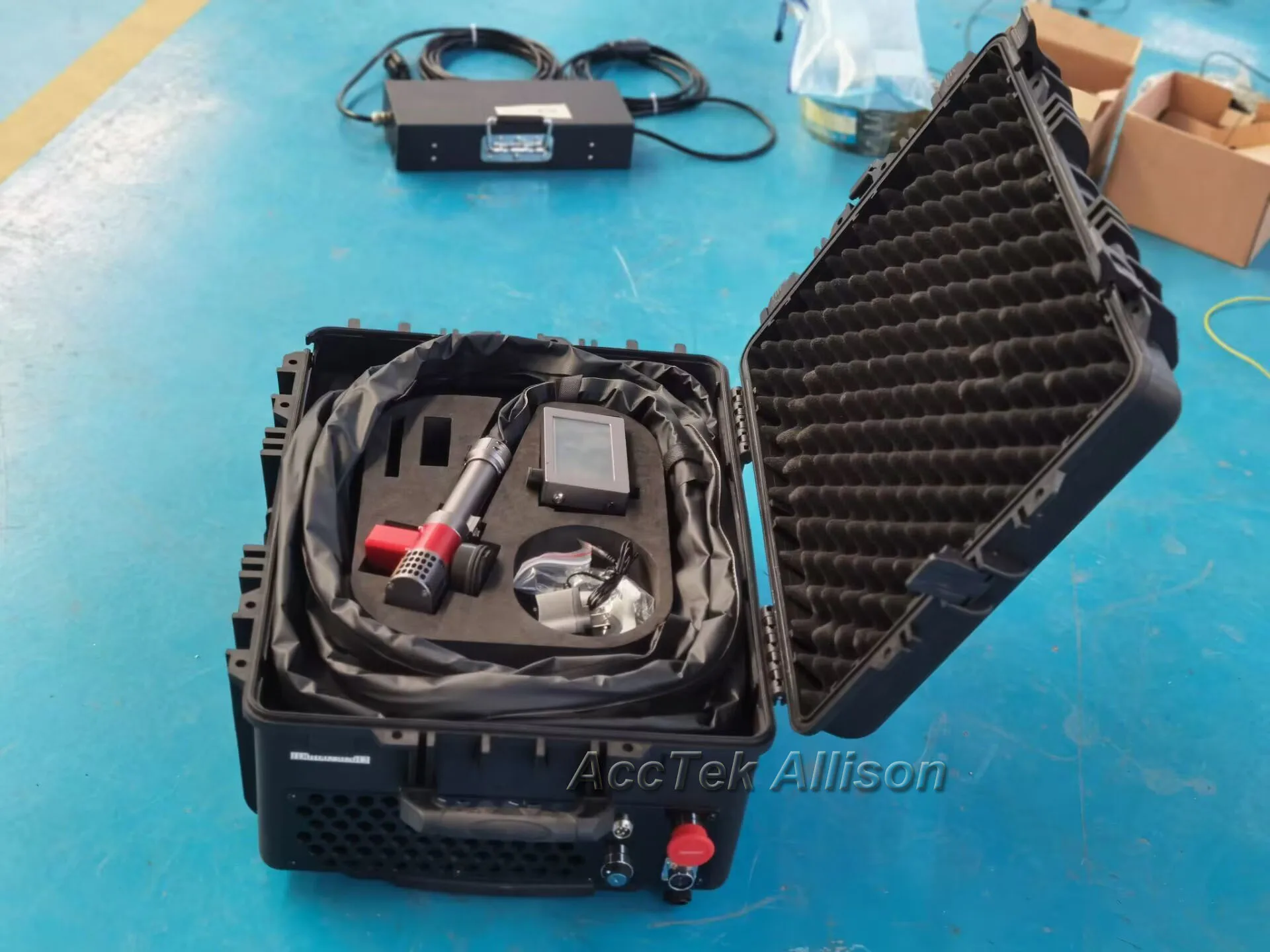 

AccTek Mini Suitcase Portable Pulse Fiber Laser Cleaning Machines for Engine Surface Rust Coating Removing