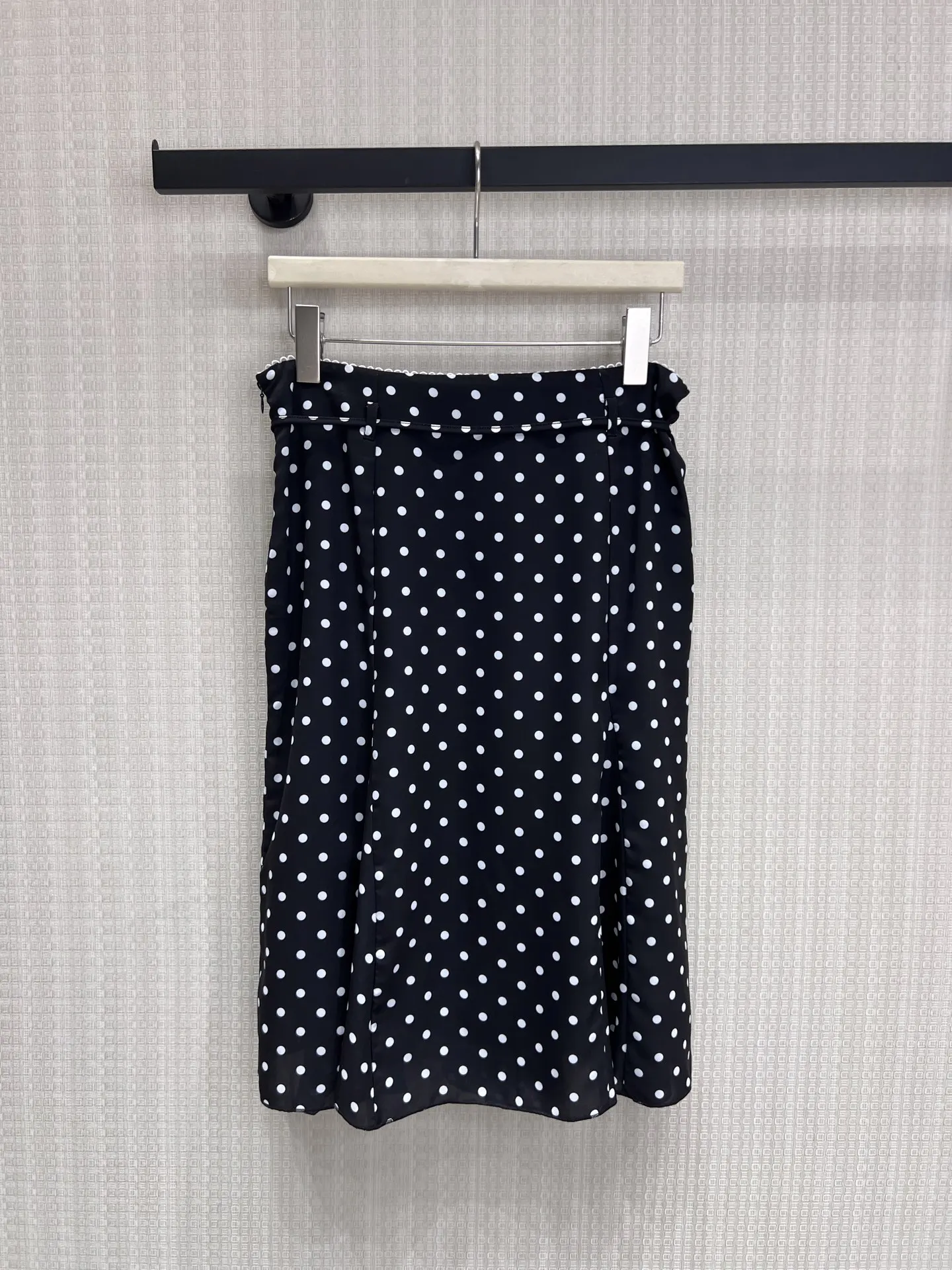 

2026 New Arrival Women's Polka Dot Elastic Waist Skirt Stylish Versatile Age-reducing Sweet High-Quality Slim Fit