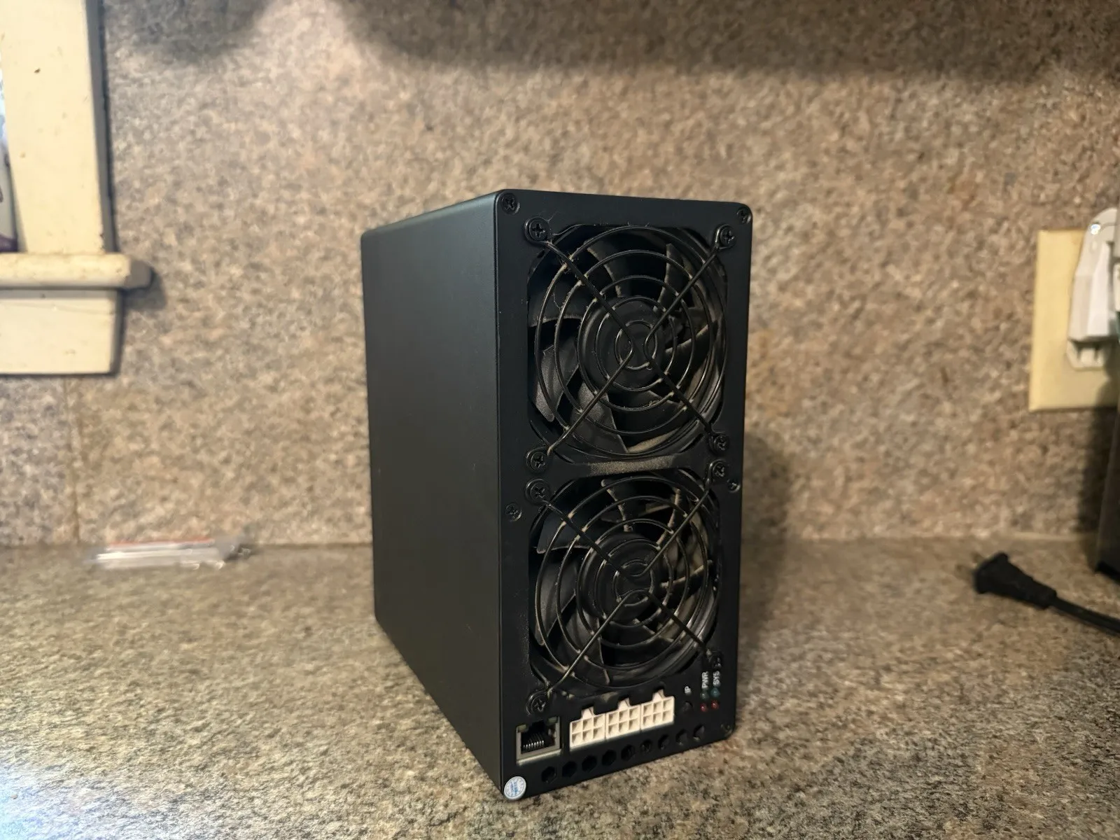 TT COMPRE AHORA Goldshell AE Box II 54Mh/S, 530W, Aleo Miner, Entrada 12VDC SIN fuente de alimentación