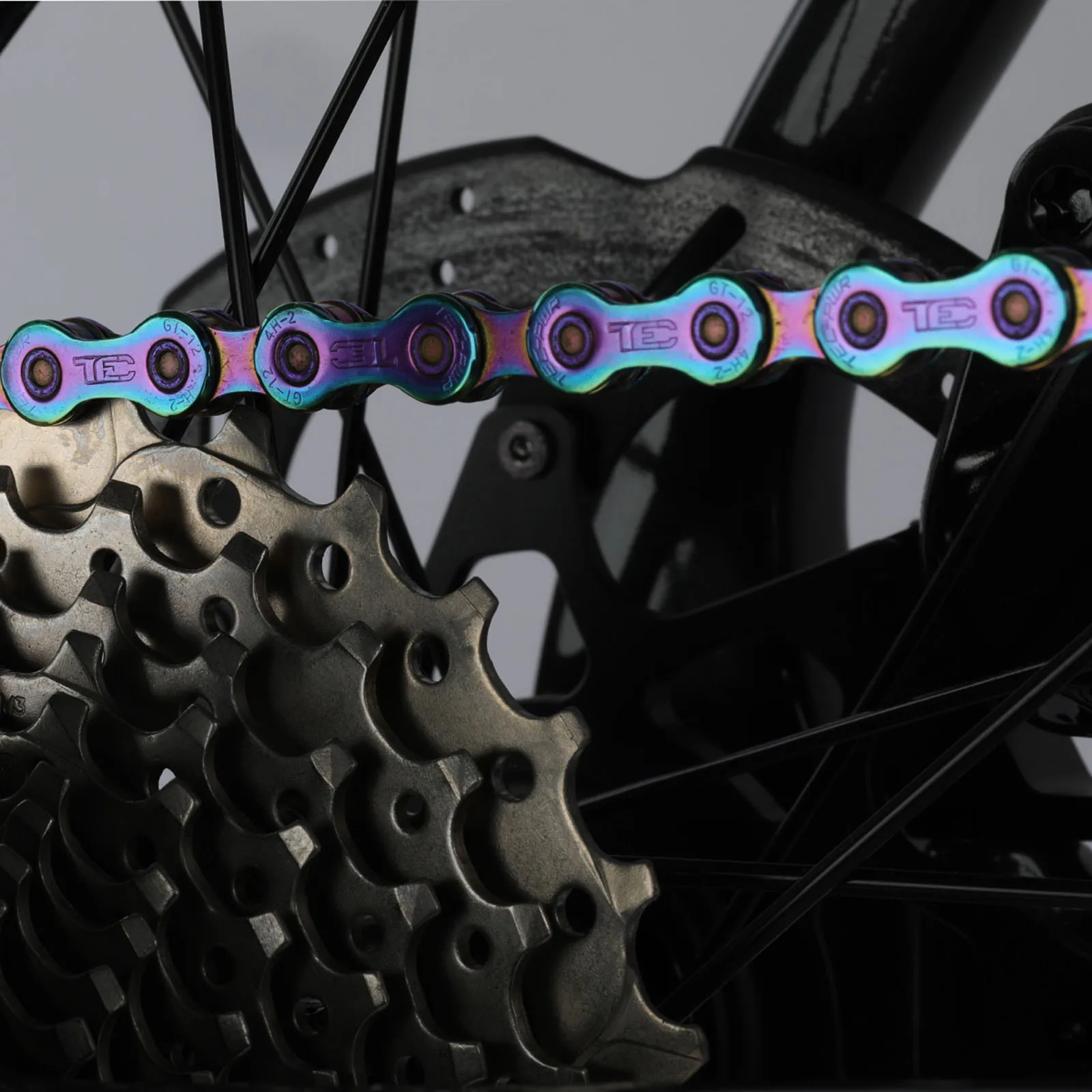 

KMC-TEC Велосипедная цепь 11-скоростная красочная цепь MTB Шоссейный велосипед Горный одиночный городской велосипед Велосипедная цепь 1/2 "x 11/128" Велосипедная часть