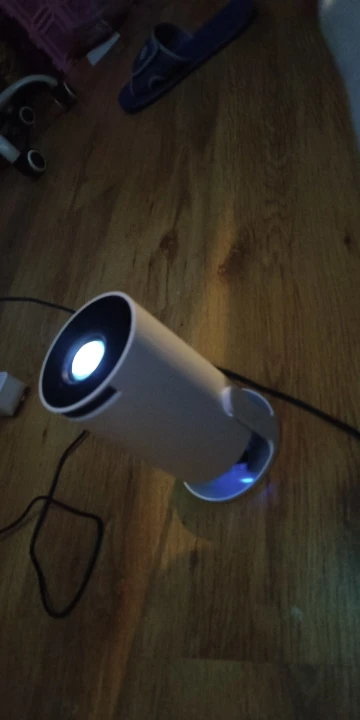 PROJECTOR HY300