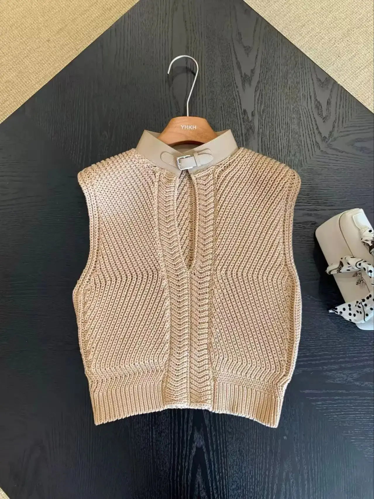 

Роскошный однотонный женский вязаный жилет без рукавов с воротником из воловьей кожи