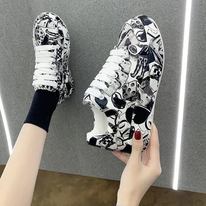 Graffiti białe buty damskie 2022, jesienne modne trampki na platformie damskie Plus rozmiar sznurowane obuwie wygodne mieszkania Zapatos Mujer — zdjęcie 2