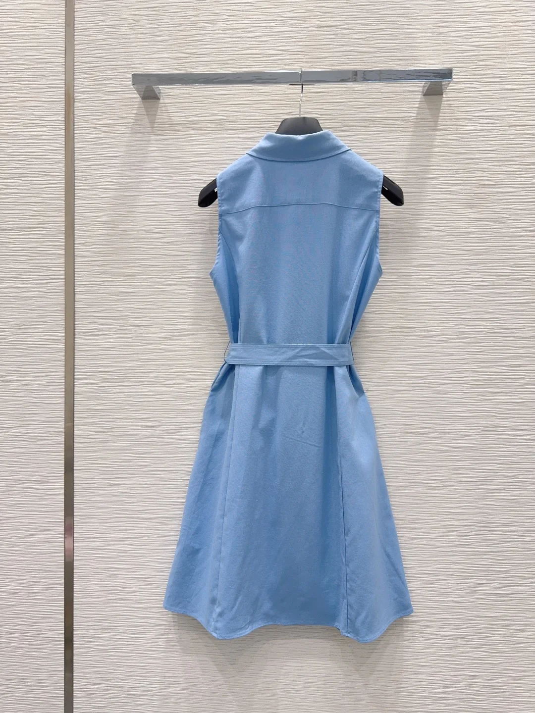 

2026 Summer New Style Chic Waist Tie Colorful Embroidery Sleeveless Lapel Short Dress, Skin-flattering Women's Dress