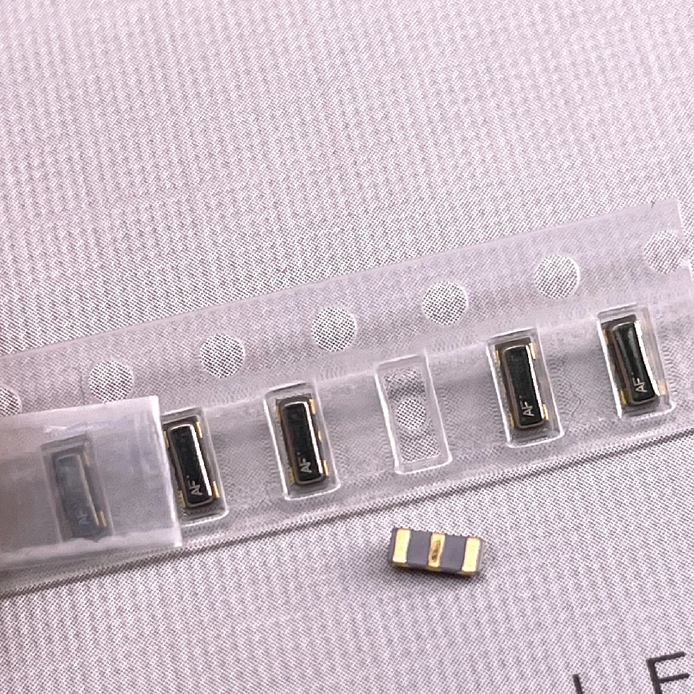(50 قطعة) CSTCE 3213 السيراميك مرنان الكريستال مذبذب SMD 3Pin CSTCE8M CSTCE10M CSTCE12M CSTCE16M CSTCE20M CSTCE24M