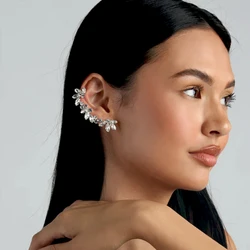 Romantic Rhinestone Flower Ear Cuff Crawler Bridal Non Piercing Jewelry 2024 Trendy Temperant Crystal Ear Clip Earrings Wedding