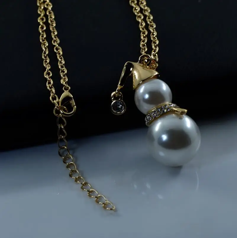 Fashion Cute Christmas Pearl Necklace Girl Snowman Pearl Gourd Clavicle Pendant Ladies Sweater Chain Family Gift