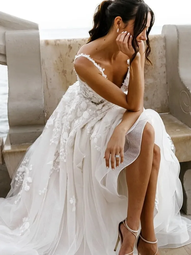 Sexy V-Neck Tulle Lace Appliques Spaghetti Straps Wedding Dresses Backless Floor-Length Bridal Gowns Vestido De Novia