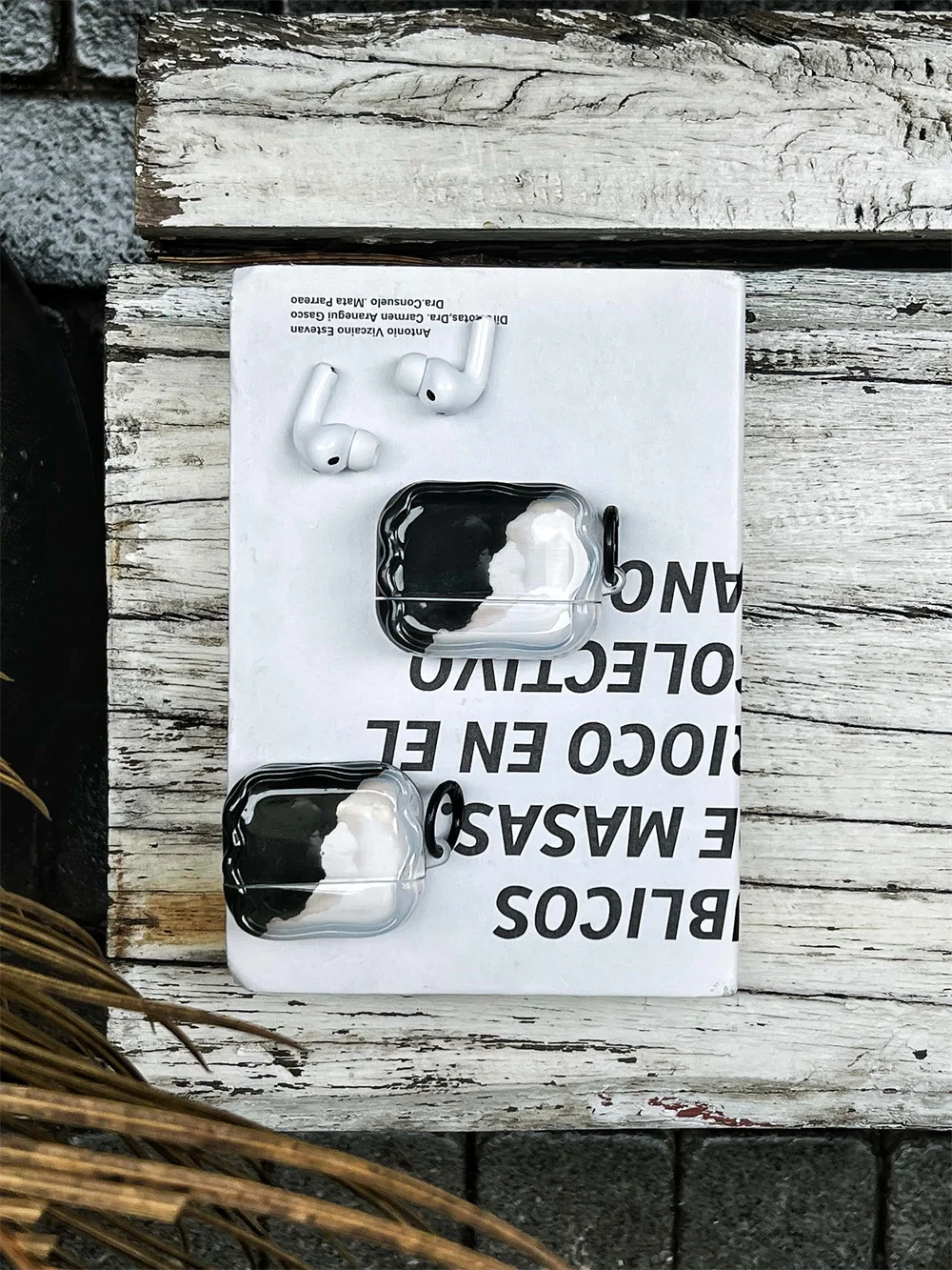 

Brand new IMD black and white marble suitable for Apple AirPods 4/3/2 Pro 2/3 Bluetooth earphones TPU material earphone case