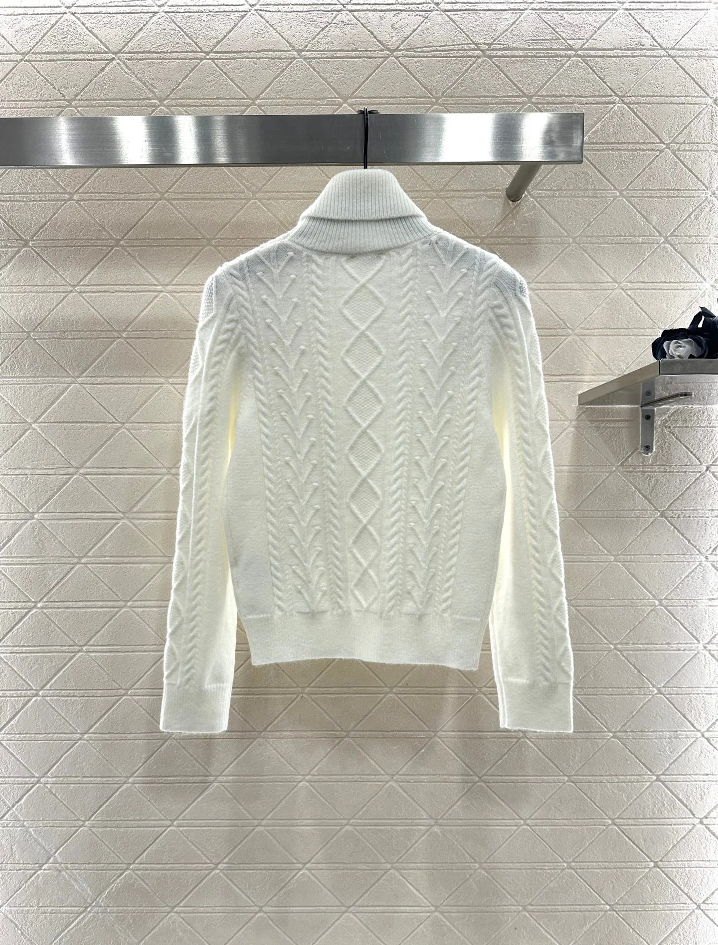 

Модная женская одежда ранней осени 2025 года, облегающий кашемировый вязаный крючком пуловер для пожилых людей, топ