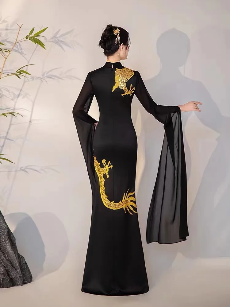 

High-end atmospheric catwalk cheongsam performance dress for women with extra long Chinese style dress