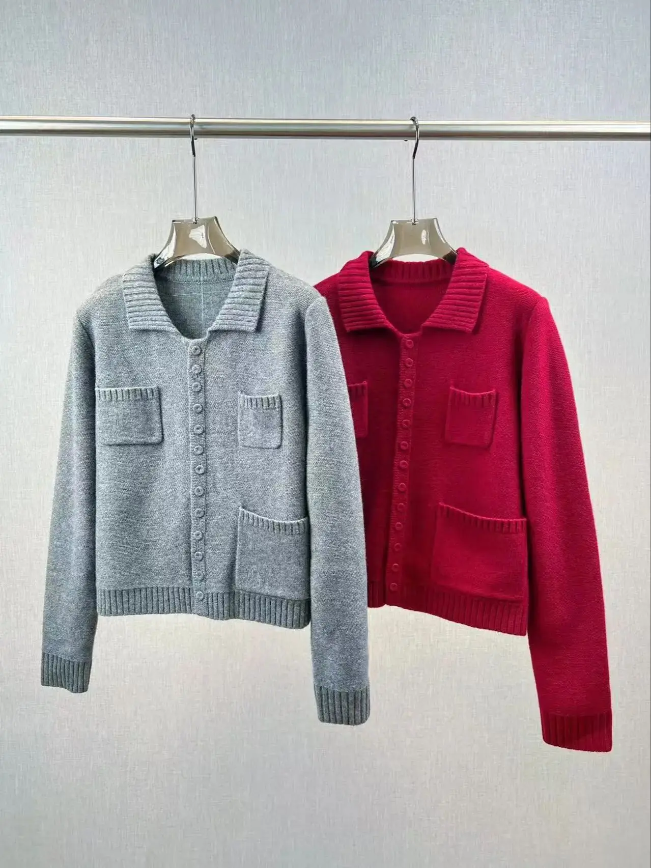 

Elegant classic wool cardigan with front pockets