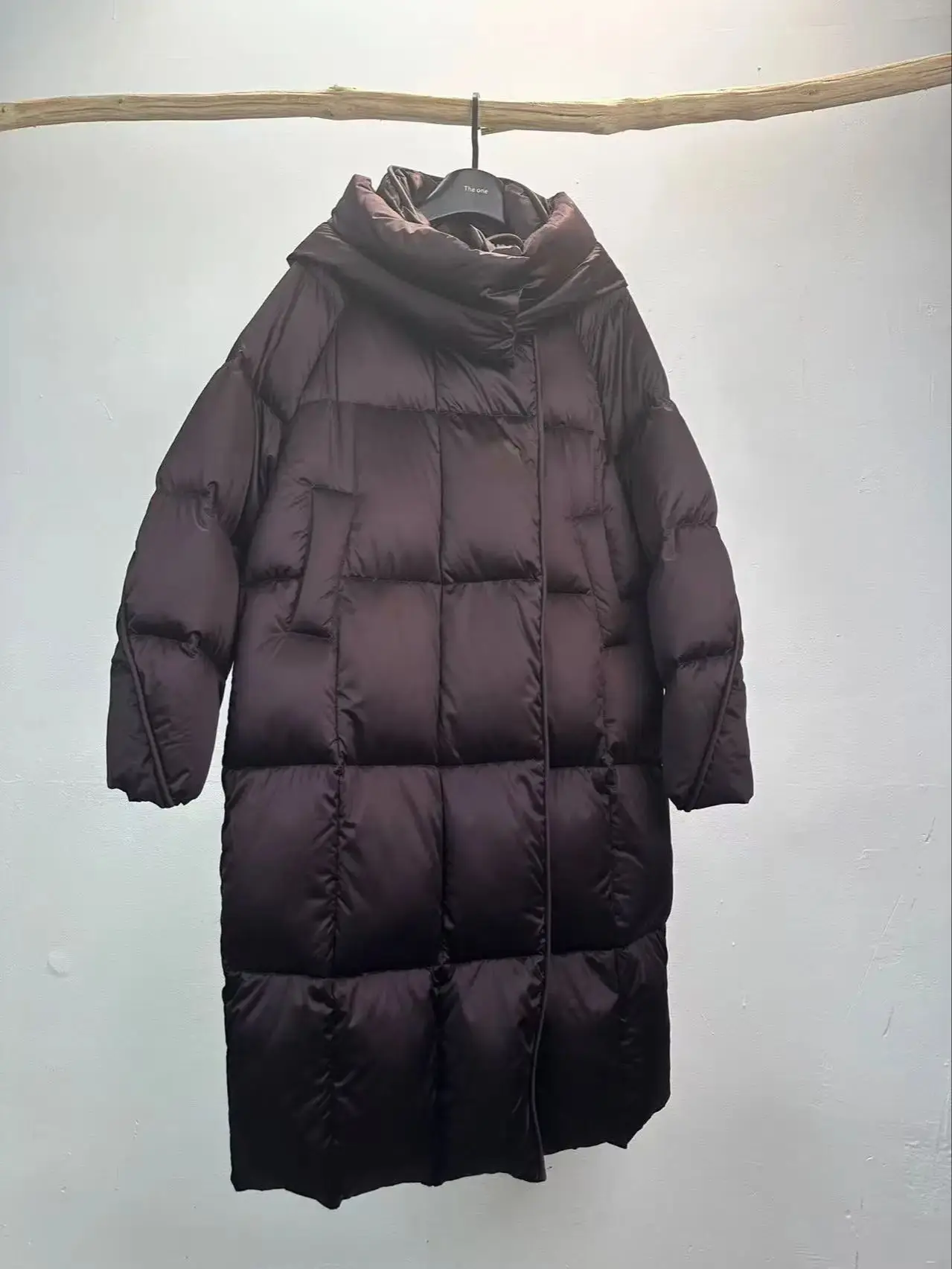 เสื้อโค้ทดาวน์มีฮู้ดสีพื้นเรียบหรูสำหรับผู้หญิง