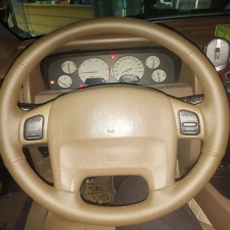 Dostosowany pokrowiec na kierownicę ze skóry bydlęcej w kolorze czarnym do Jeep Grand Cherokee Ręcznie szyty skórzany pokrowiec na kierownicę Napa — zdjęcie 2