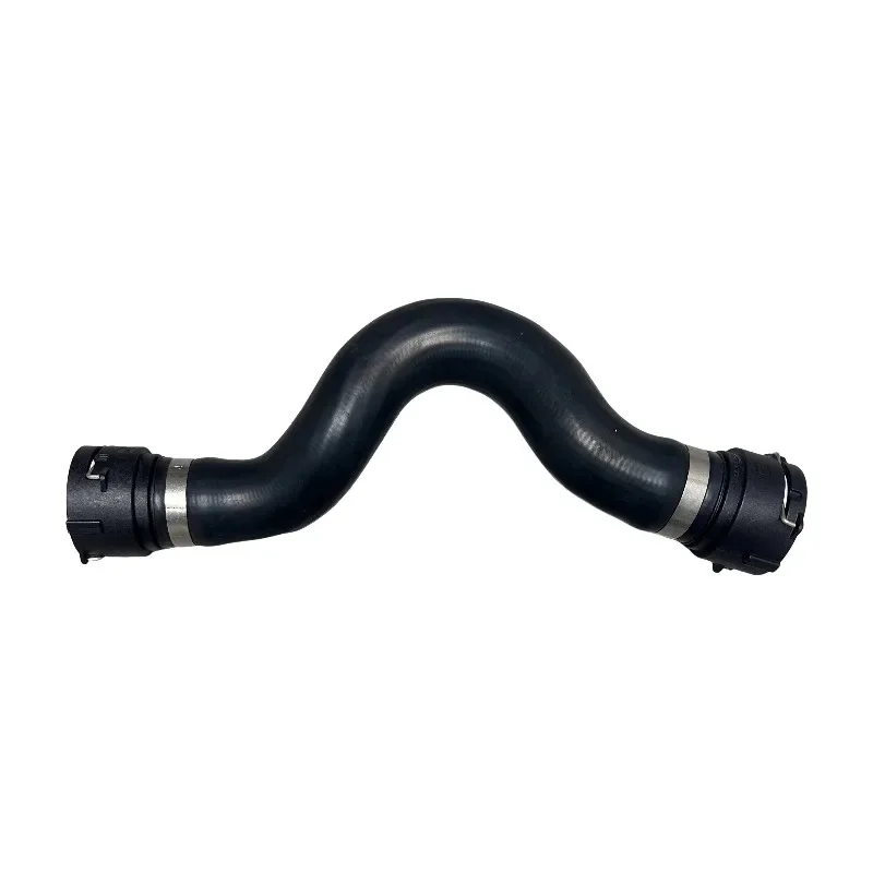 31293622 is suitable for Volvo engine coolant upper hose radiator water tank upper water pipe S60 S80 V60 V70 XC60 XC70