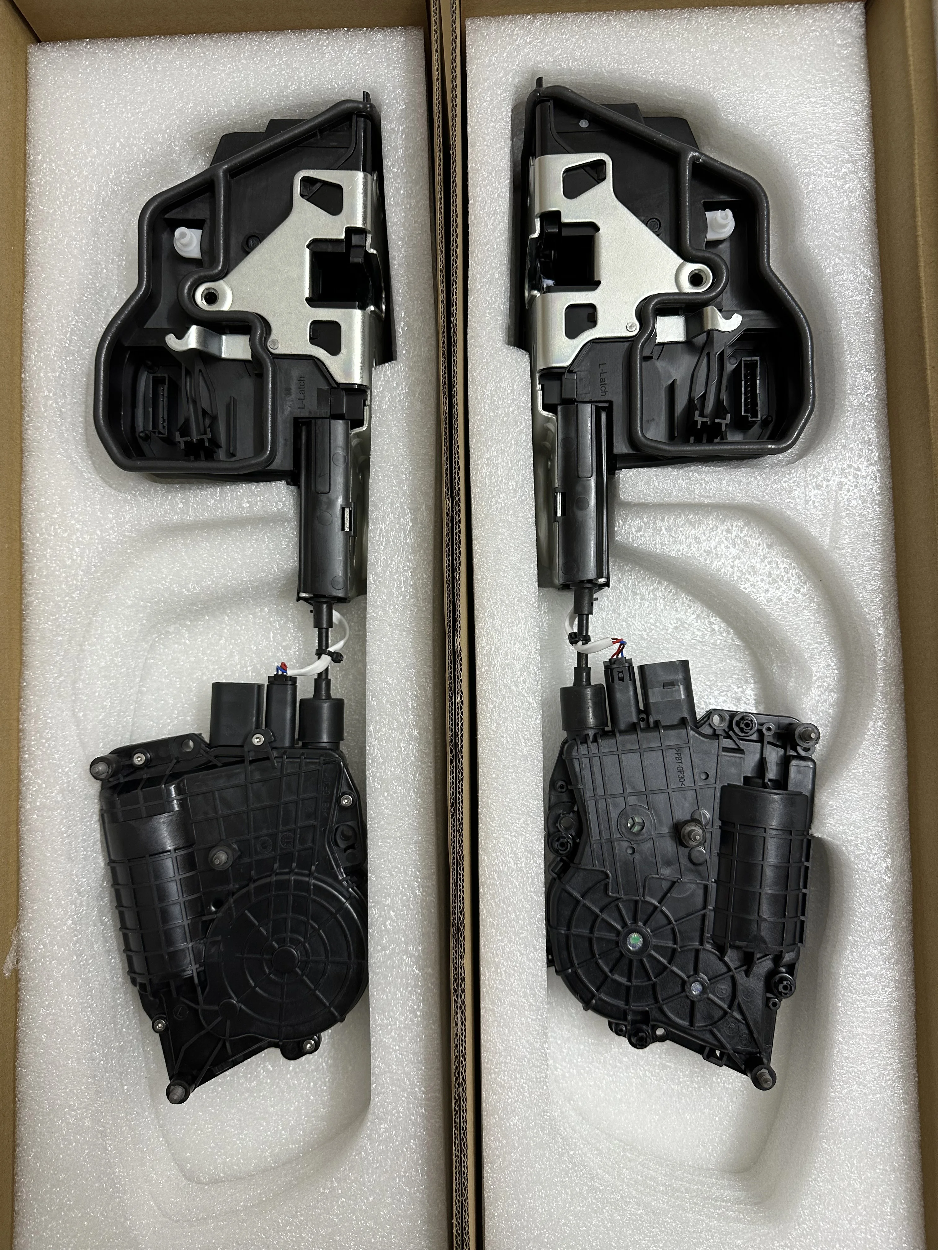 Wysokiej jakości siłownik zamka drzwi do BMW X5 X6 E72 E70 E71 51217315019 51217315022 51227315023 51227315024 Zupełnie nowy