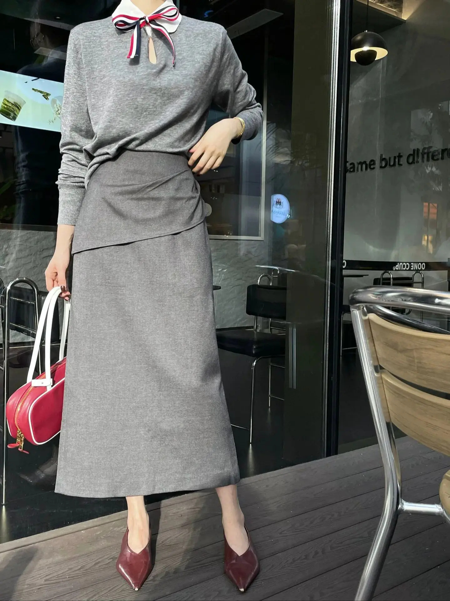 تنورة نسائية خريفية ذات لون سادة للمكتب بفتحة مستقيمة