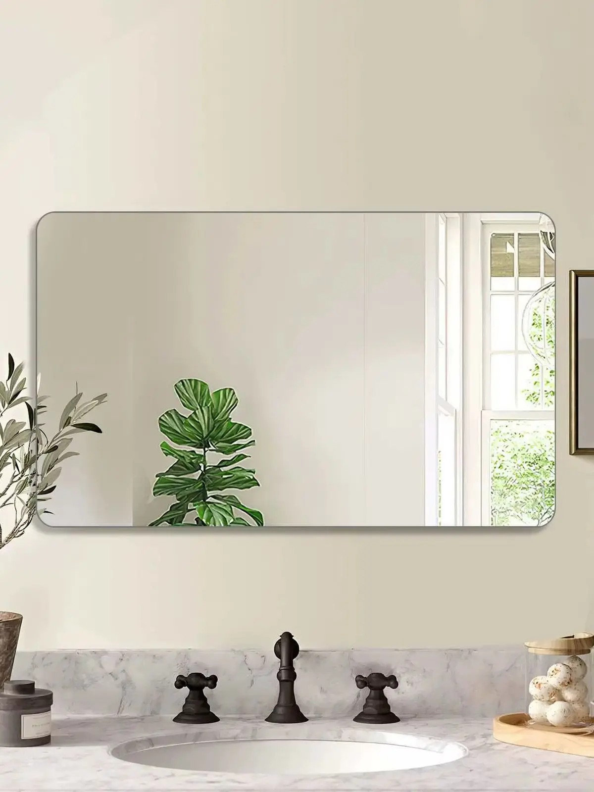 Rechteckiger Wandspiegel, hochauflösend, aus bruchsicherem und feuchtigkeitsbeständigem Hartglas, Maße 100 × 60 cm, langlebig