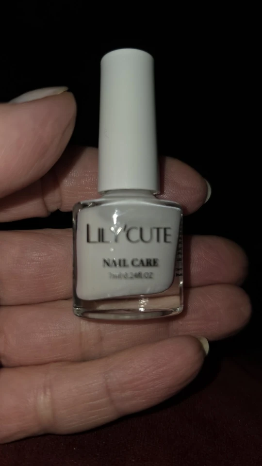 LILYCUTE 7ml Nail Base Top Polish Clear Shine Nail Care Long Lasting Strengthener Hardener Nail Art Varnish Supplies photo review