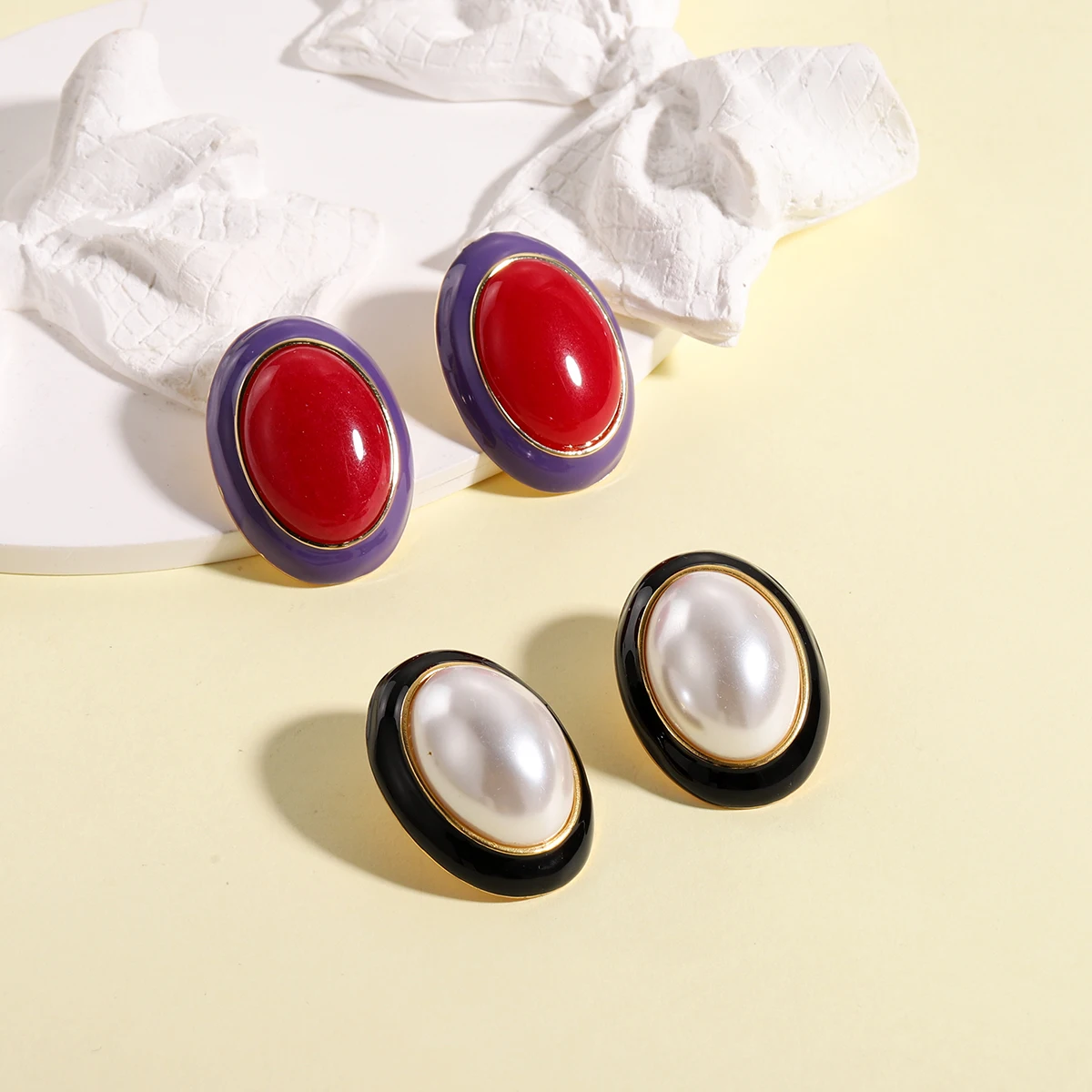 Vintage French Style Oval Pearl Earrings for Women Luxury Red Enamel Stud Earrings Trendy 80s Retro Aesthetic Party Jewelry Gift