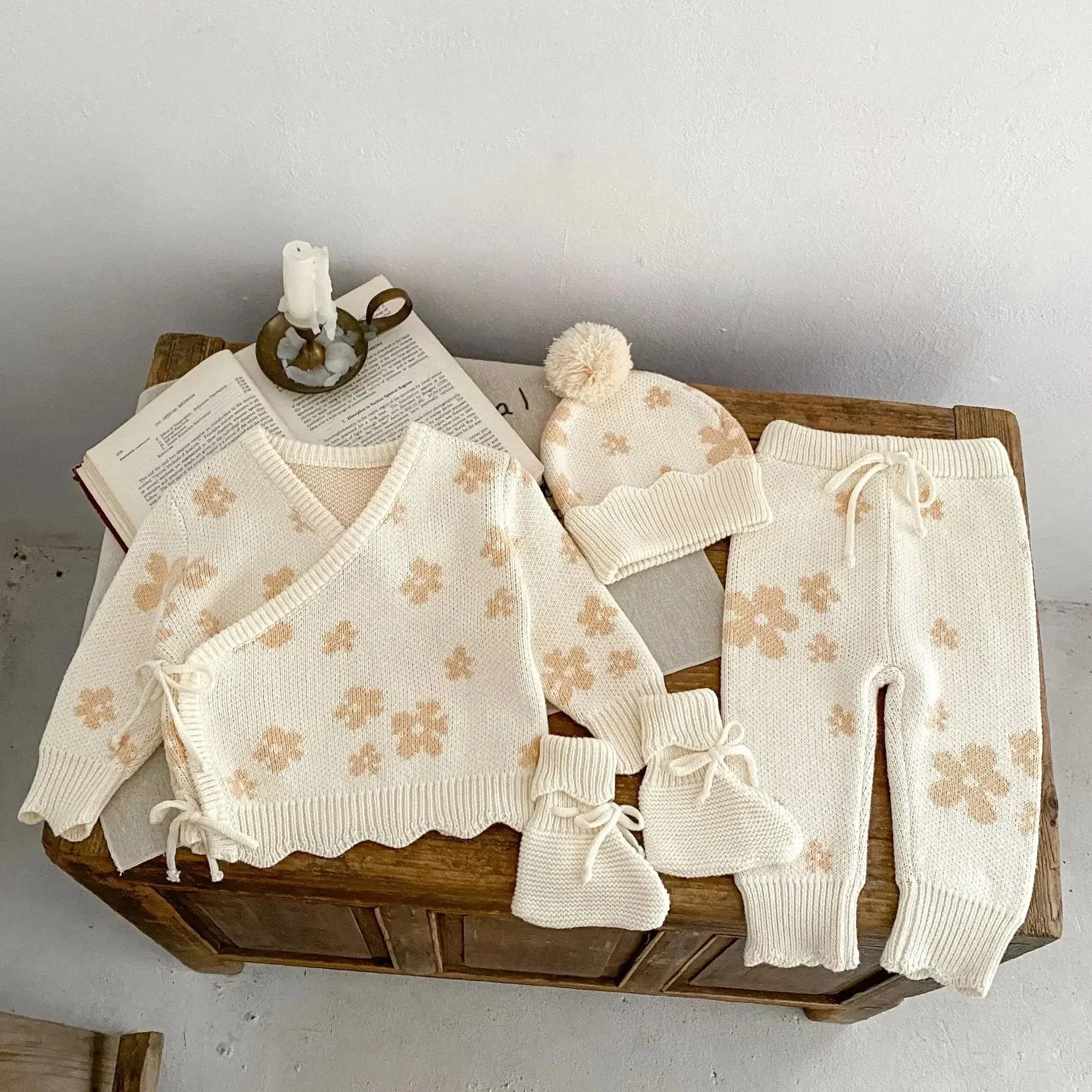 Baby kleidung Herbst Winter neue modische lässige einfache süße Blumen Jacquard Mantel Strick hose Hut Socken Kinder kleidung