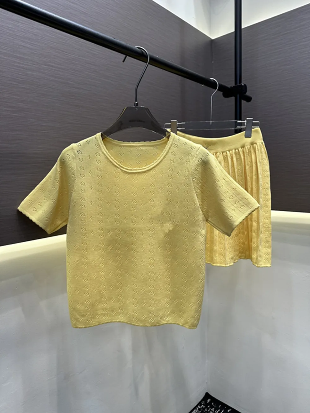 

Ladies' high-quality spring/summer knitted round neck T-shirt two-piece set, casual slim fit T-shirt+short skirt set