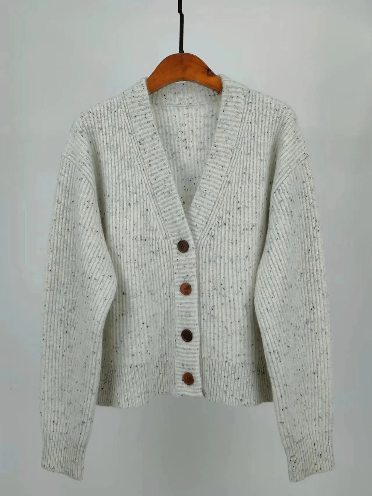 Classic 100% wool knitted cardigan