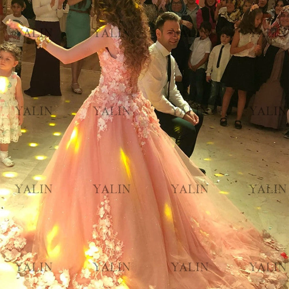 YALIN Luxury ปิด Shouder Quinceanera เดรสรถไฟลูกไม้เย็บปักถักร้อยชุดราตรี Elegant Backless A-Line ชุดบอล