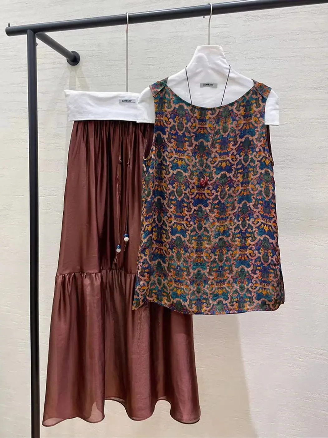 

Summer women's 100% silk matching chic set of clothes with skirt