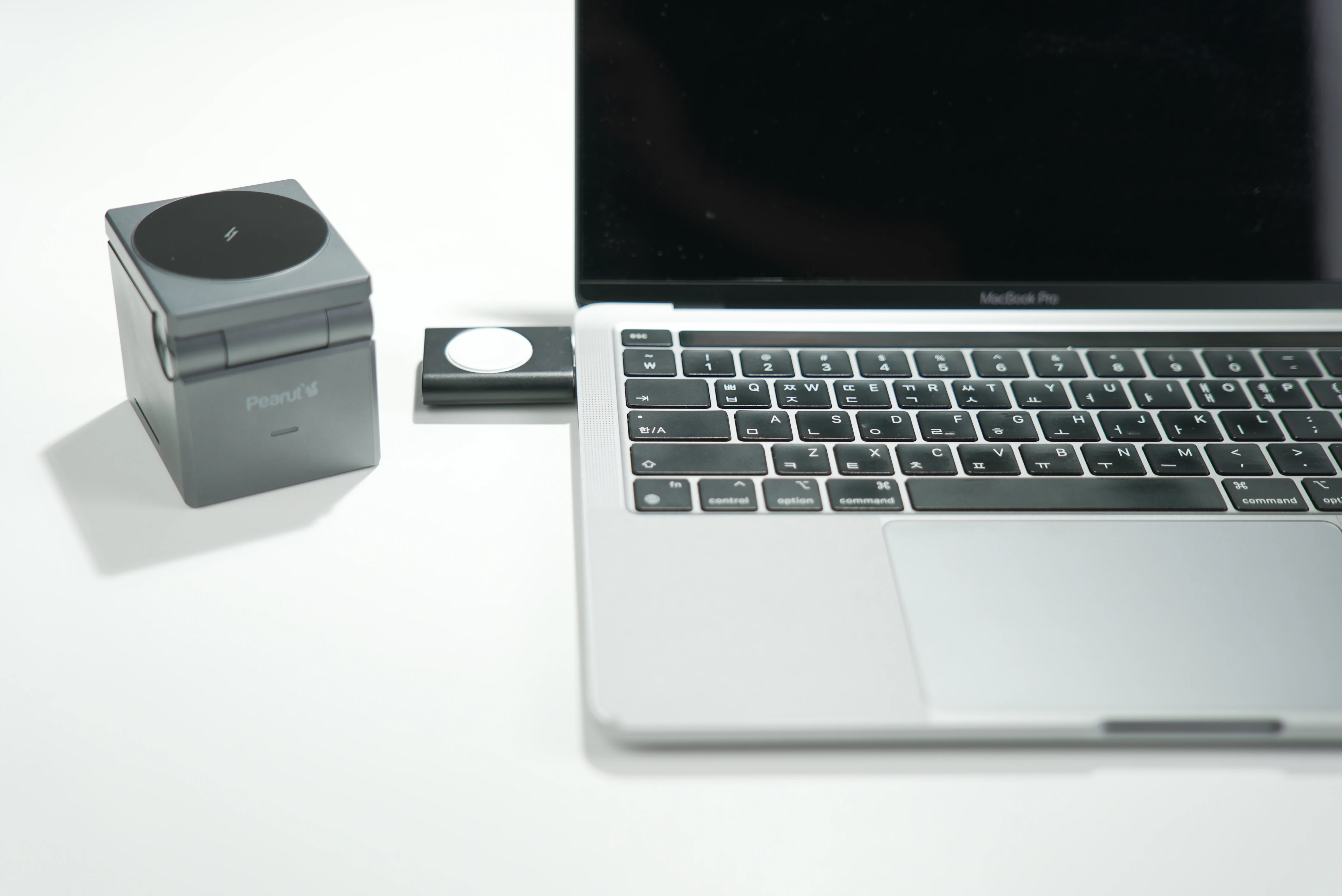 [Domestic release] Pinut Mac safe wireless smartphone 3IN1 smart Watch charger belt