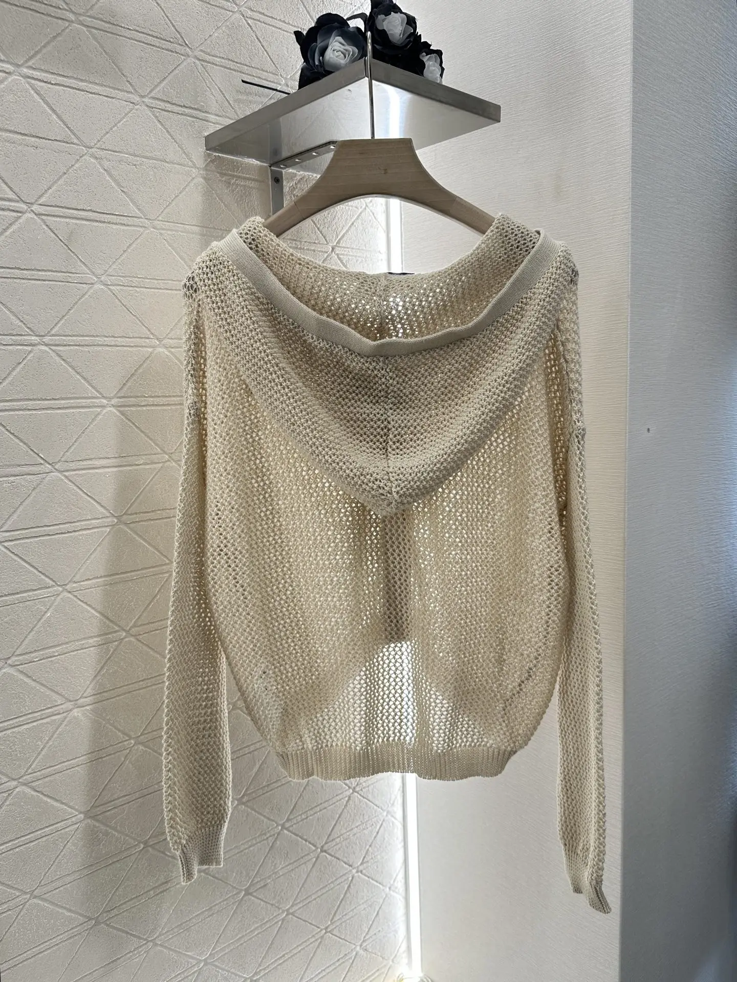 

2025 Summer New Classic and Comfortable Singal-breasted Loose Pockets Hollowed-out Hooded Knitted Cardigan Top