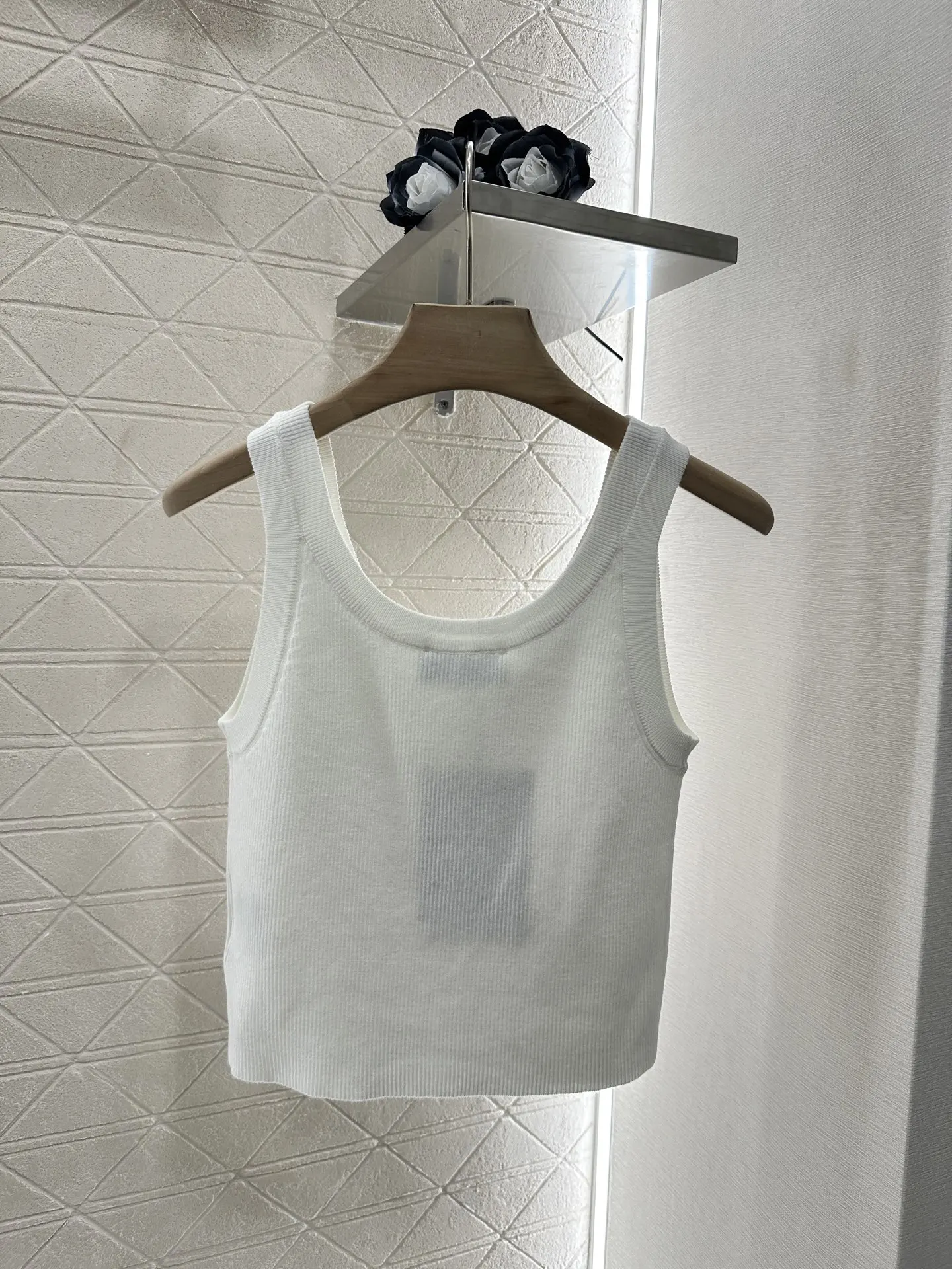 

25 new style women's halter top made of ice silk yarn is elastic comfortable to wear It's a U-neck knitted vest for girls