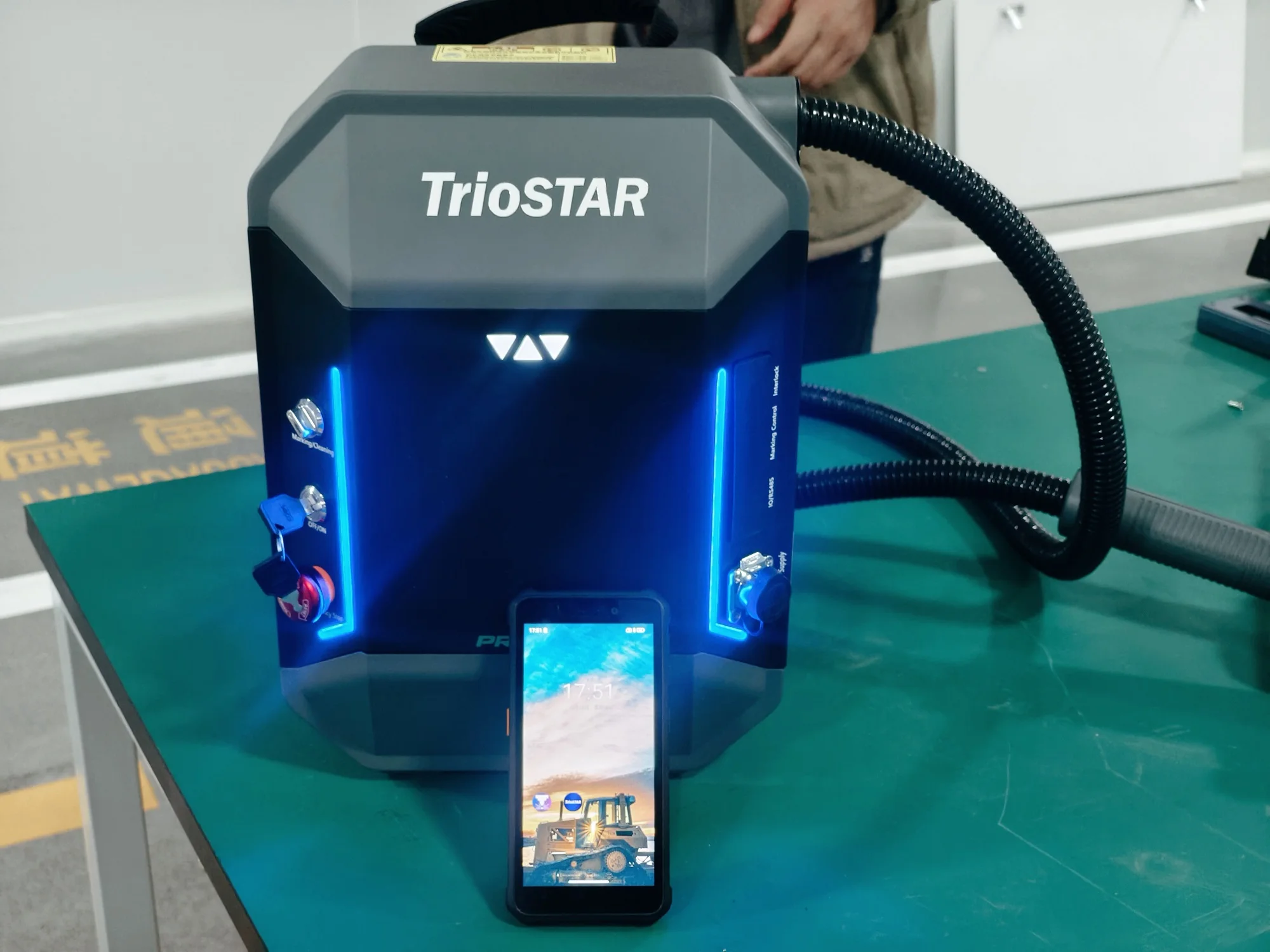 100w Pulse Laser Cleaning Machine 200w 50w Backpack Laser Rust Remover Paint Graffiti Pulse Laser Cleaner Machine