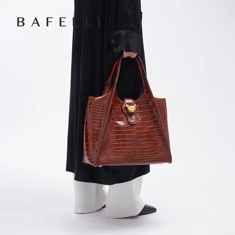 New 2026 Light Luxury Crocodile Pattern Genuine Leather Women\'s Messenger Bag Commuter Versatile Large Capacity Handbag