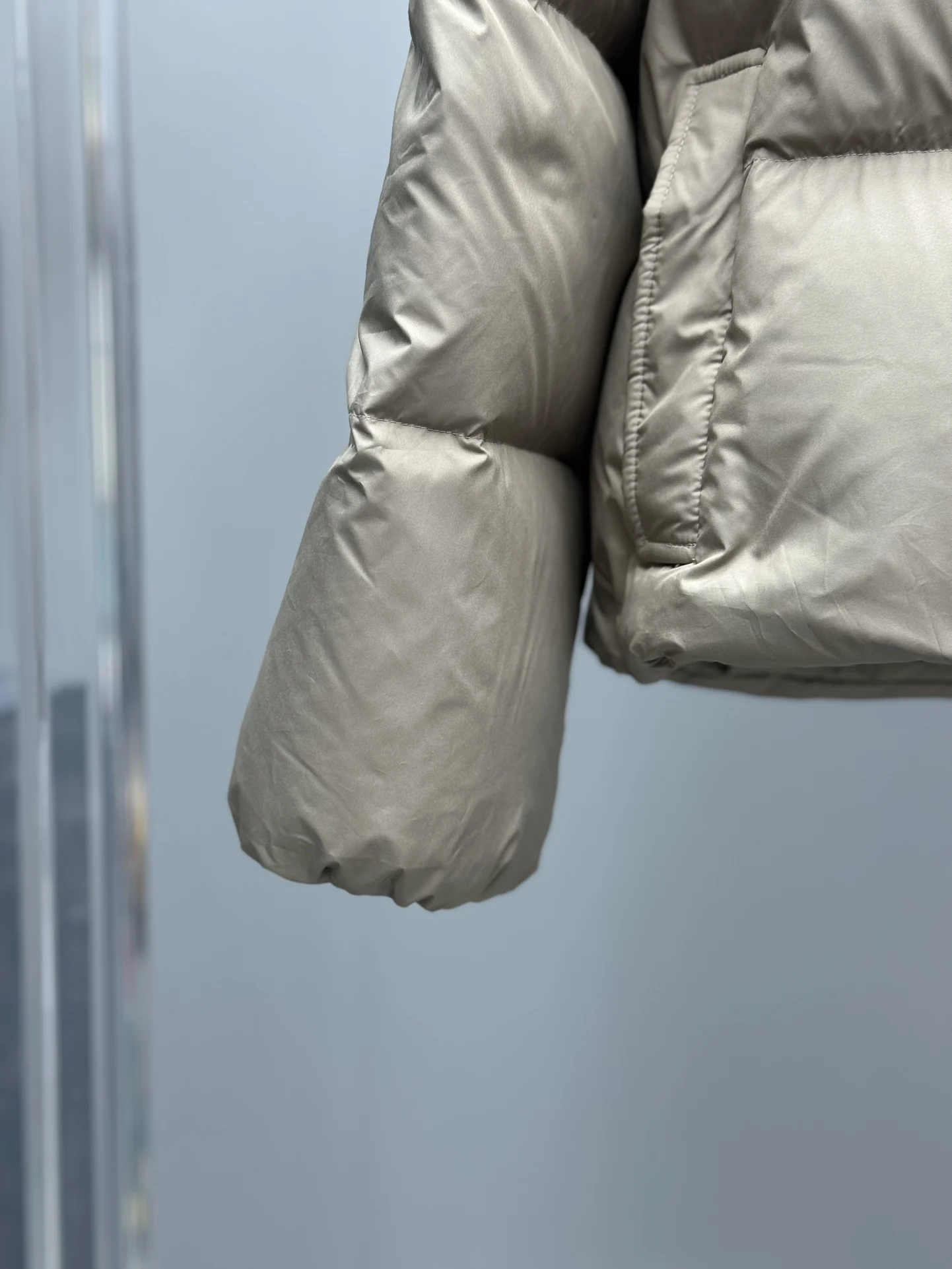 Chaqueta corta de plumón informal con capucha para mujer de gama alta 152