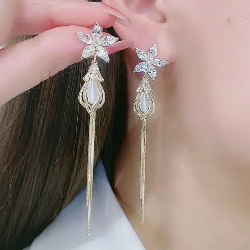 Exquisite Pearl Moon Asymmetric Water Drop Earrings For Women Korean Fashion Butterfly Flower Zircon Earring Wedding Jewelry