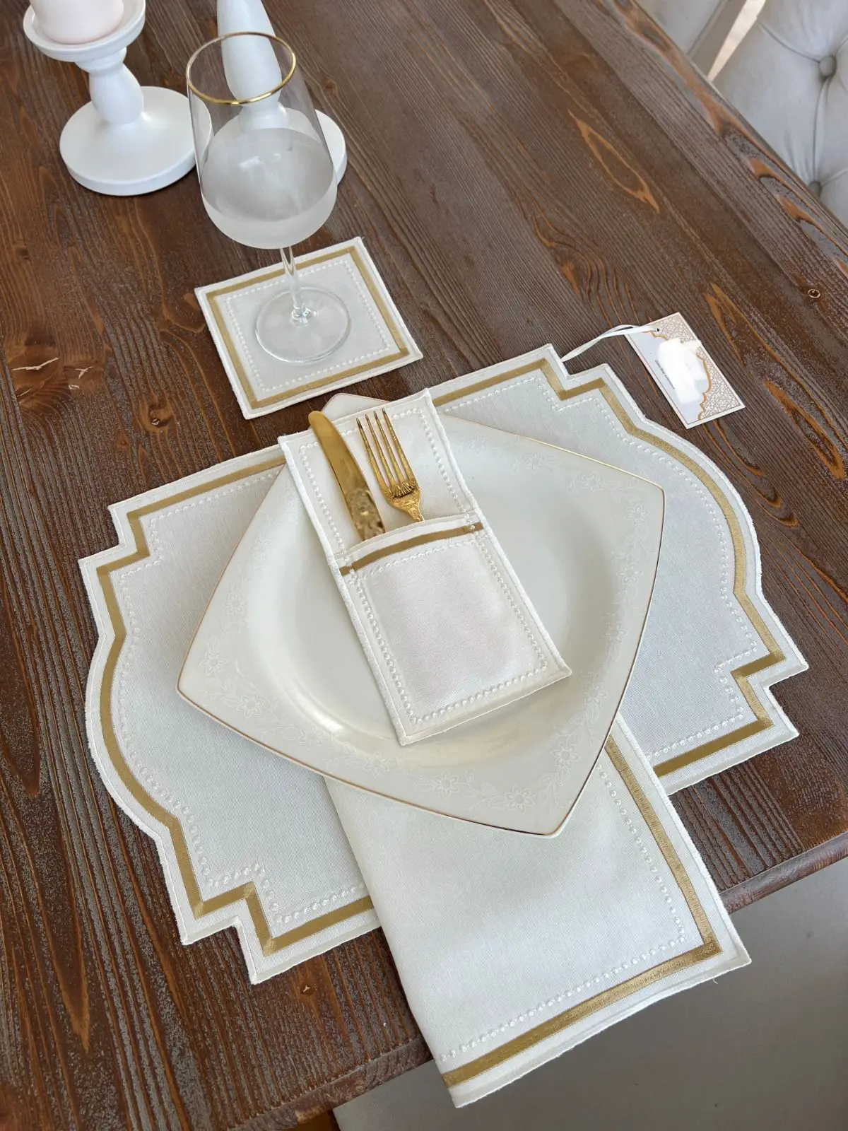 GRACEFUL GOLD DESIGN PLACEMAT SET - WATERPROOF FABRIC - 6 PERSONS - 24 PCS. FULL SET