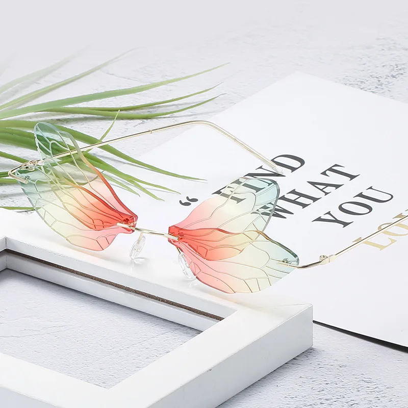 

2021 New Personality Fashion Dragonfly Glasses Women Gradient Ladies Sunglasses
