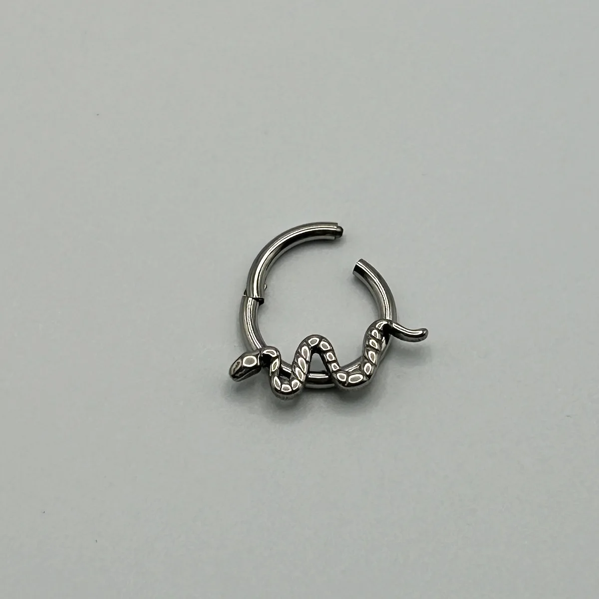 Kenbao 10PCS Factory cost high quality F136 Titanium snake Hinge Clicker Piercing Jewelry segment ring Nose Ring  wholesale