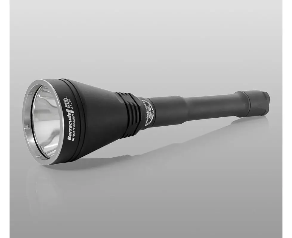 

Поисковый фонарь Armytek Barracuda Pro 1500/ 1390 люмен (F03302SC/F03302SW), дальнобойность до 800 метров