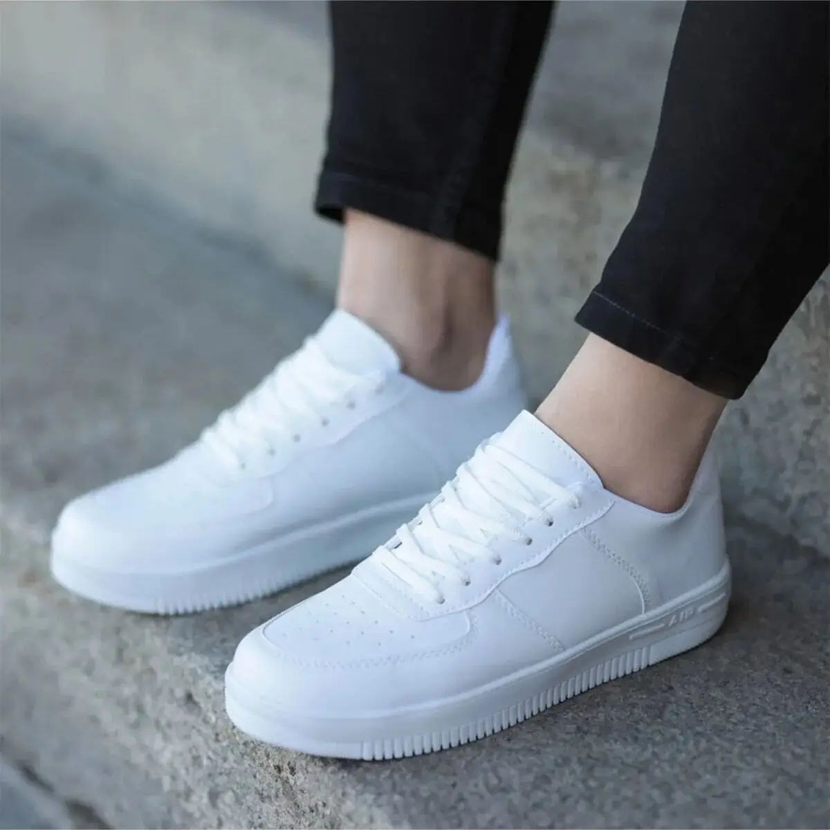 Unisex Fashion Sneakers Lace Up Round Toe Cushioning Running Sports Shoes for Men Women Trainer Race Breathable Couple Tennis