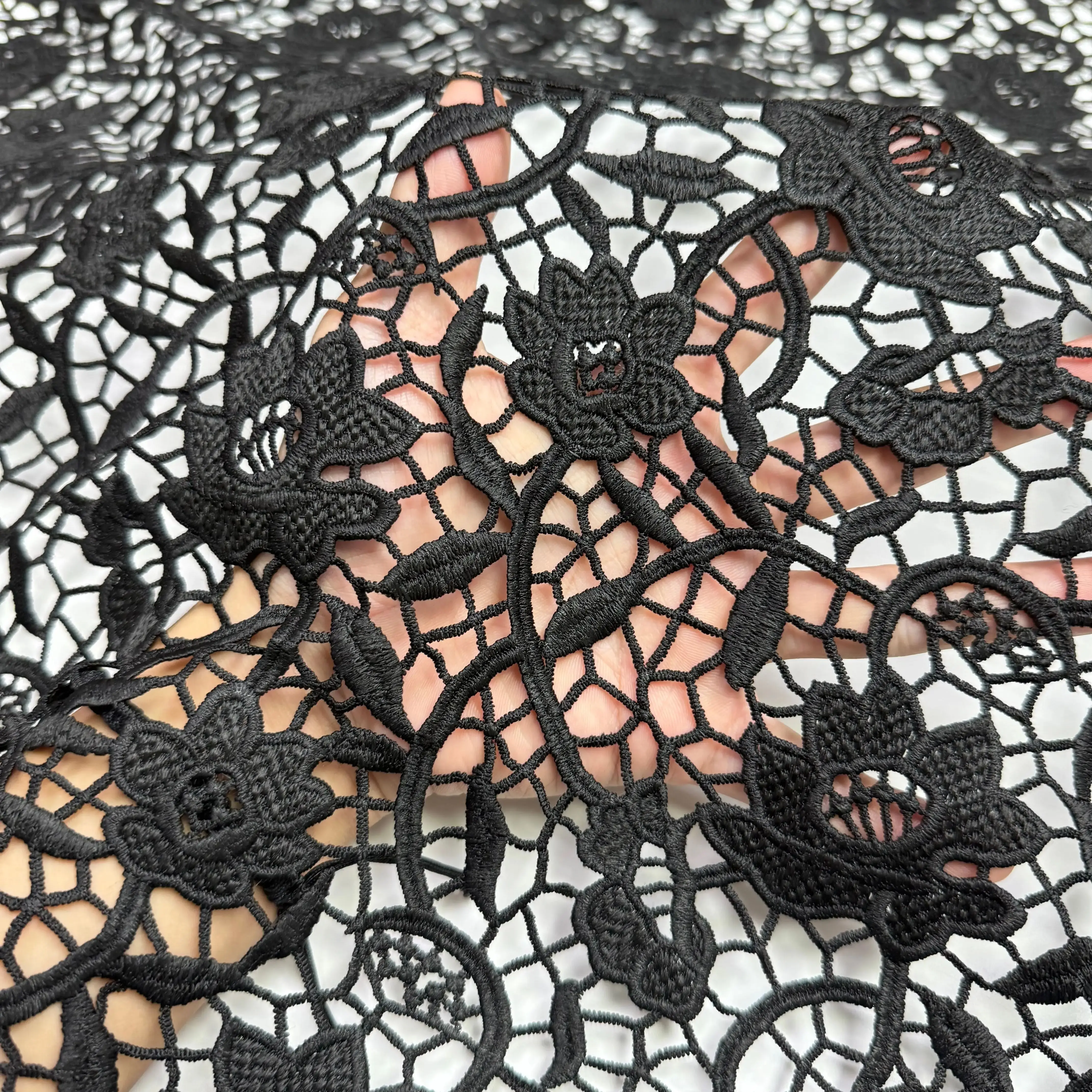 tissu-noir-en-dentelle-soluble-dans-l'eau-broderie-de-fleurs-creuses-tulle-de-luxe-pour-robe-de-bal-patchwork-tissu-a-coudre-exclusif